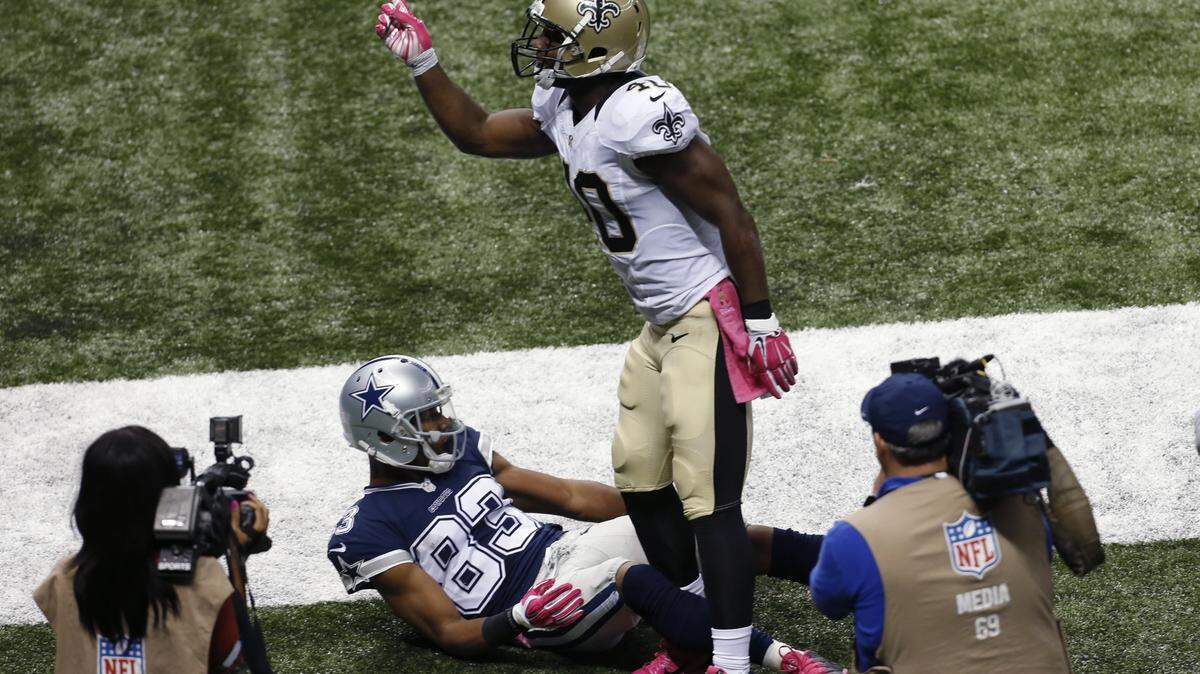 New Orleans Saints cornerback Delvin Breaux (40) reacts after breaking up a pass intended for Dallas Cowboys wide receiver Terrance Williams (83) in the second half of an NFL football game in New Orleans, Sunday, Oct. 4, 2015. (AP Photo/Jonathan Bachman)