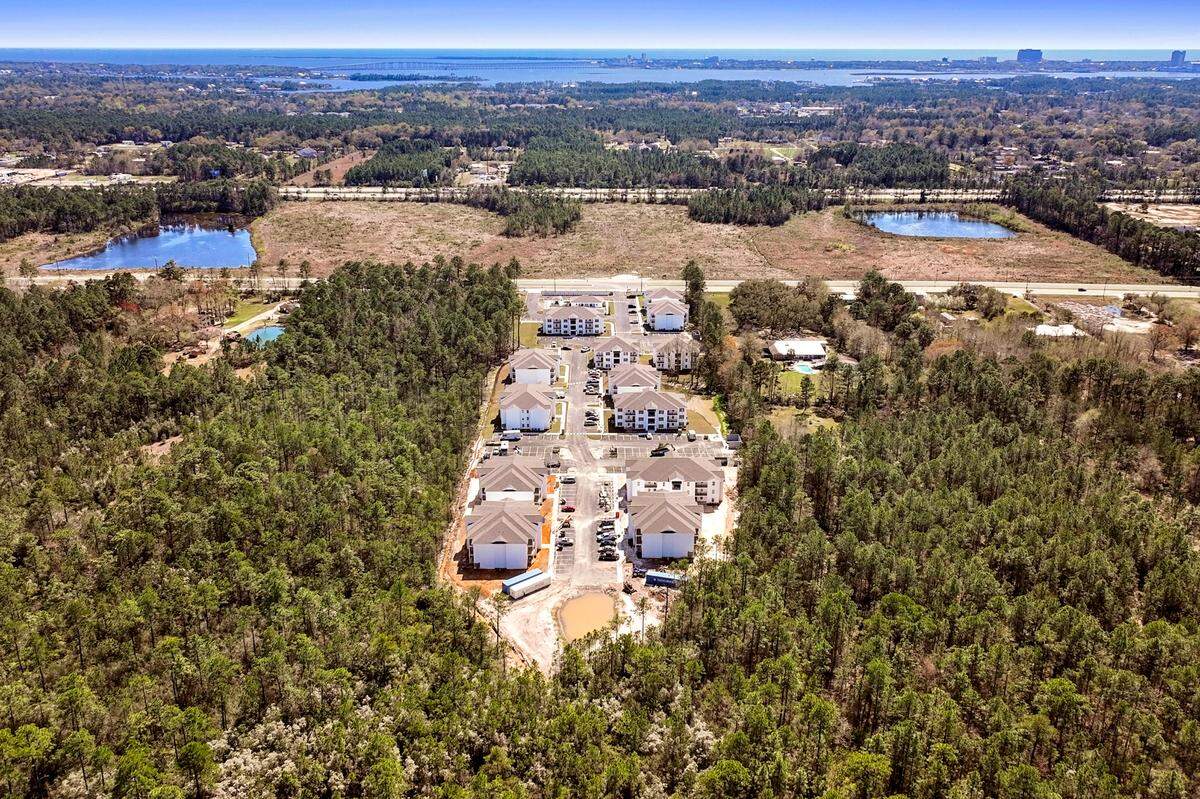 The Lofts, on Mallett Road, between Ocean Springs and D’Iberville, are close to I-10 and a quick drive to restaurants, casinos and the beach,.
