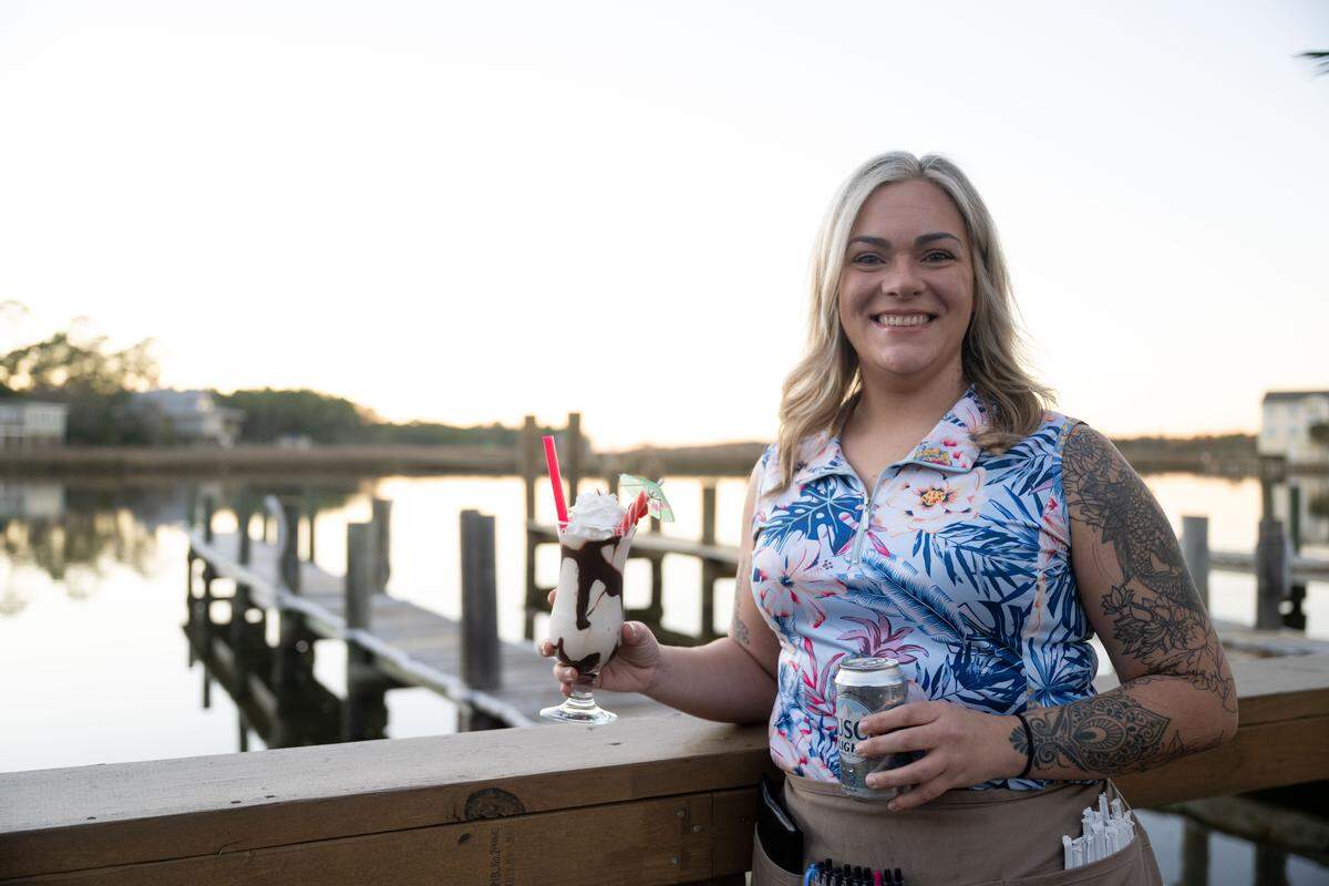 Jamee Lively serves a holiday bushwhacker with peppermint at Bayou Dockside Bar & Grill, on Friday, Dec. 19, 2025.