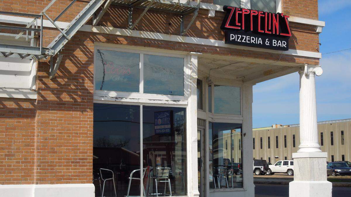 MARY PEREZ/SUN HERALDZeppelin's Pizzeria & Bar