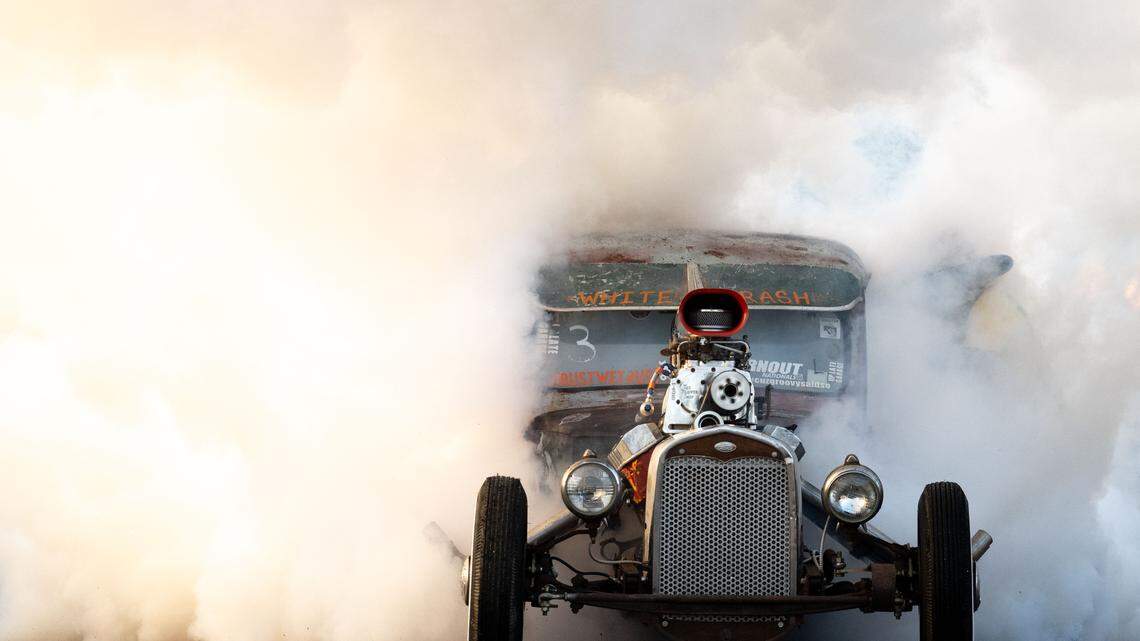 Cruisin’ The Coast 2025: Custom cars and plumes of smoke at Burn ‘Em Up In The Pass