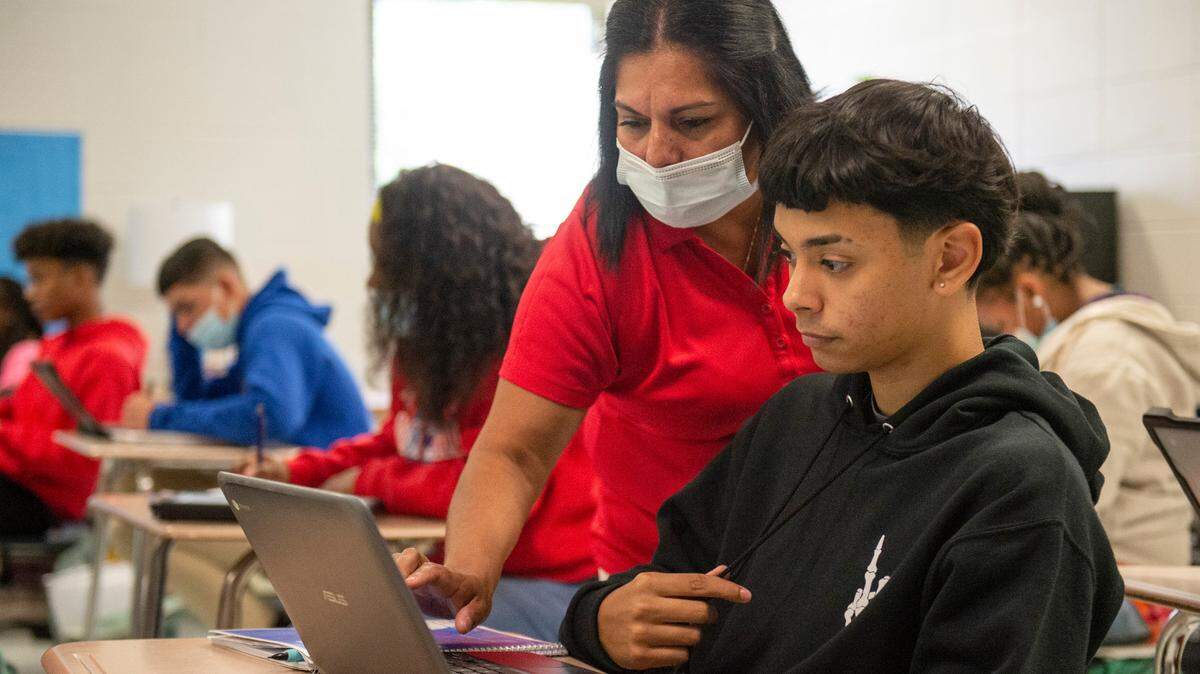 English as a second language teacher Paula Montoya helps student Reinaldo Caraballo with his classwork on Monday, Oct. 25, 2021. Montoya assists many students whose first language is not English.