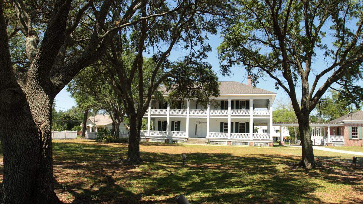 JOHN FITZHUGH/SUN HERALD 
 Gulfport will host a ribbon cutting at 11:30 Thursday for its new visitors center, which will be located in the annex, far right, of historic Grass Lawn on U.S. 90.