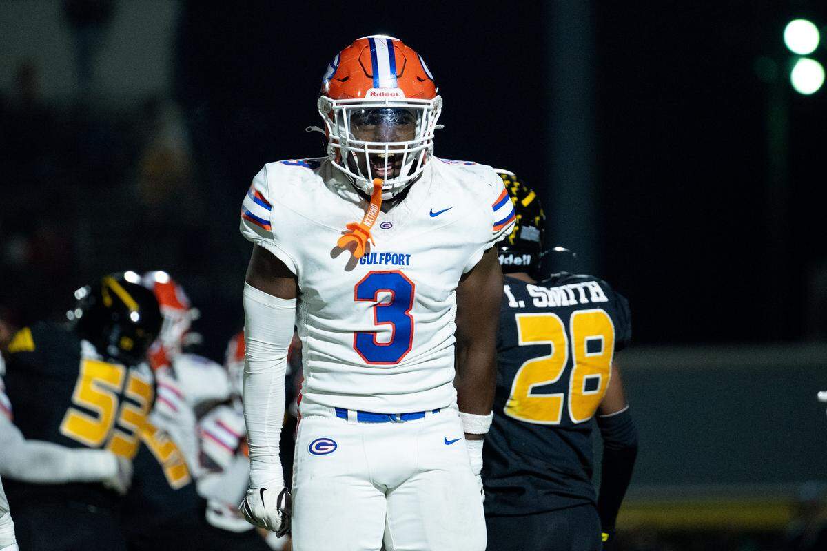 Gulfport defensive lineman Javon Anderson (3) celebrates after making a stop on fourth down Friday against D’Iberville.