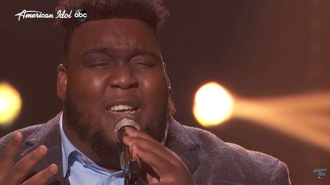 “Idol” contestant Willie Spence brought the judges to their feet with his version of Bette Midler’s “Wind Beneath My Wings” before performing a duet with Katharine McPhee.