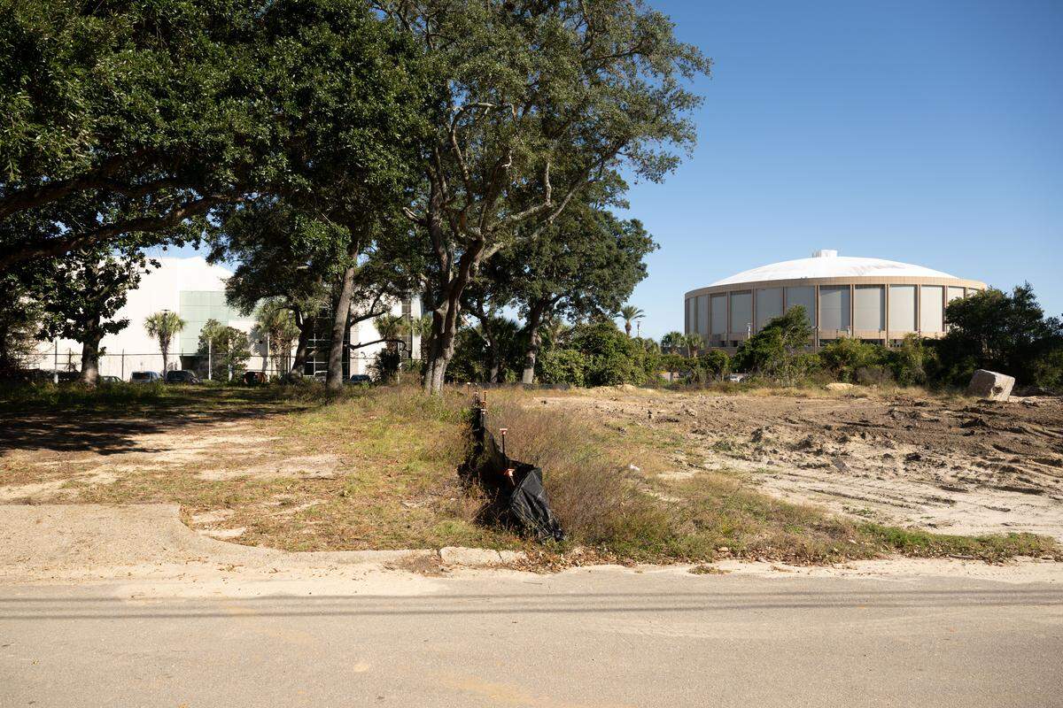 An empty lot outside the Mississippi Coast Coliseum at Oakmont Place in Biloxi on Wednesday, Nov. 5, 2025.