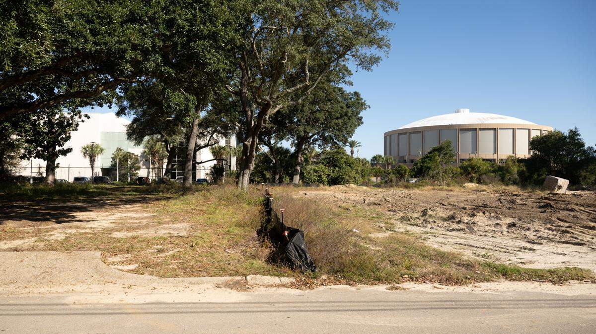 An empty lot outside the Mississippi Coast Coliseum at Oakmont Place in Biloxi on Wednesday, Nov. 5, 2025.