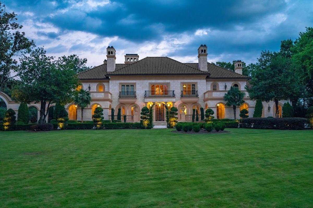 The nine-bedroom, 12.5-bathroom estate was featured in the 2009 film “Zombieland.”