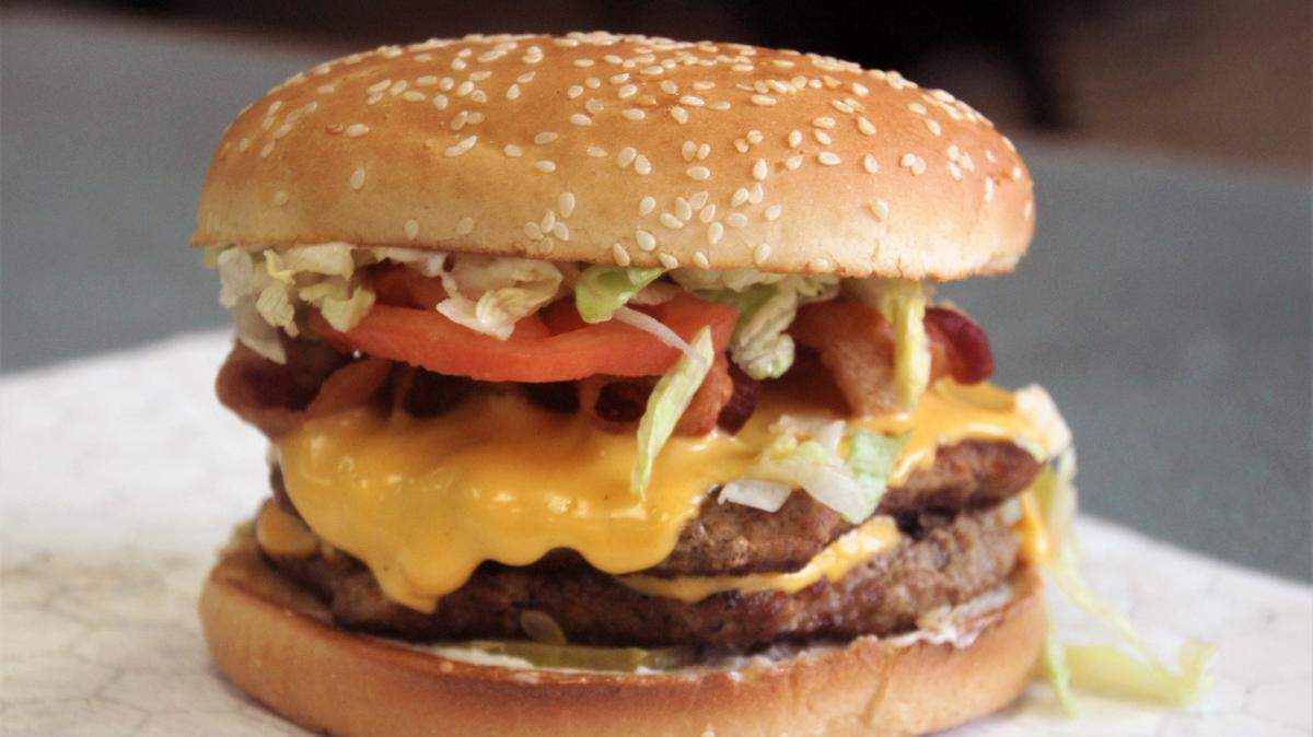 Cheeseburger at The Honey Hole Convenience and Deli in Vancleave.