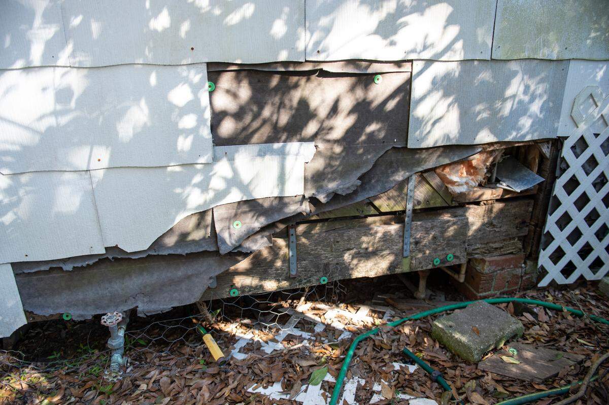 Shingles falling off Phillip Lentz Grant’s house in Biloxi on Thursday, Feb. 10, 2022. Shingles have been cracking and falling off the house since Oscar Renda’s workers dug a 30-foot-deep trench in the street, causing the house to shift, according to Grant.