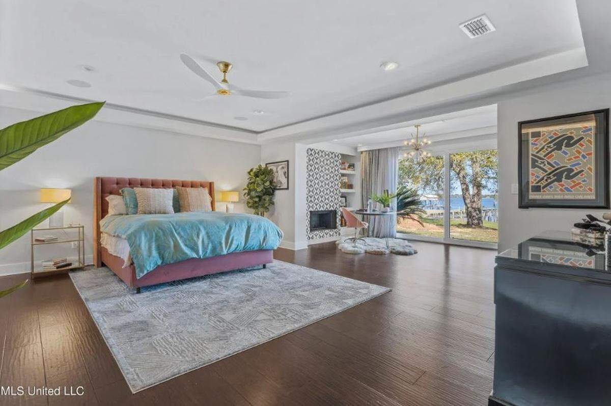 Two main bedroom suites have sitting areas overlooking the water.