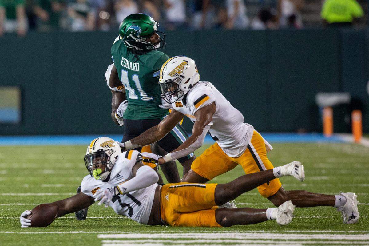 Southern Miss Golden Eagles linebacker Daylen Gill (31) recovers a loose ball during a game against Tulane at Yulman Stadium in New Orleans on Saturday, Sept. 24, 2022.