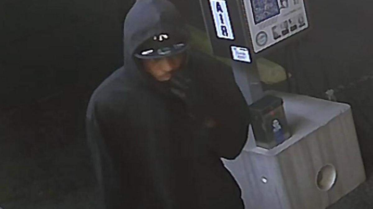 PASCAGOULA POLICE DEPARTMENTPolice are searching for this man accused in the robbery of the Metro Store on Tuesday night.