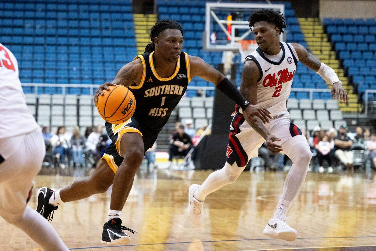 Southern Mississippi guard Curt Lewis (1) drives to the basket.