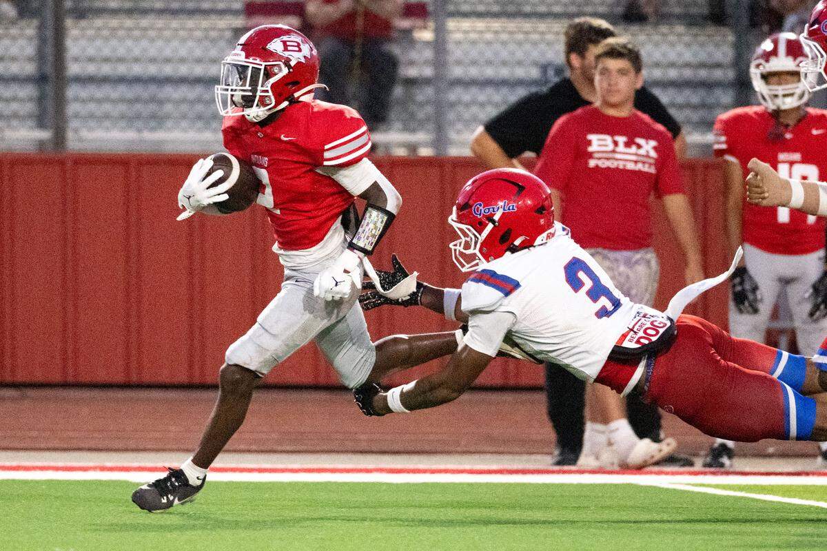Biloxi running back Joseph Thomas (2) picks up yards Friday in the Indians’ 21-18 victory over Pascagoula.