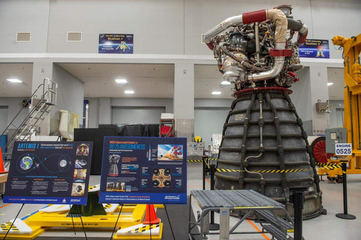 One of NASA’s RS-25 engines at Aerojet Rocketdyne at Stennis Space Center on Monday, Aug. 8, 2022. Sixteen RS-25 engines, modified from the space shuttle program, will propel NASA’s Artemis missions.