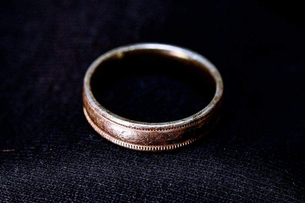 The Forrest County Sheriff’s department is asking the public if they know who this silver wedding band belongs to as it could identify human remains.
