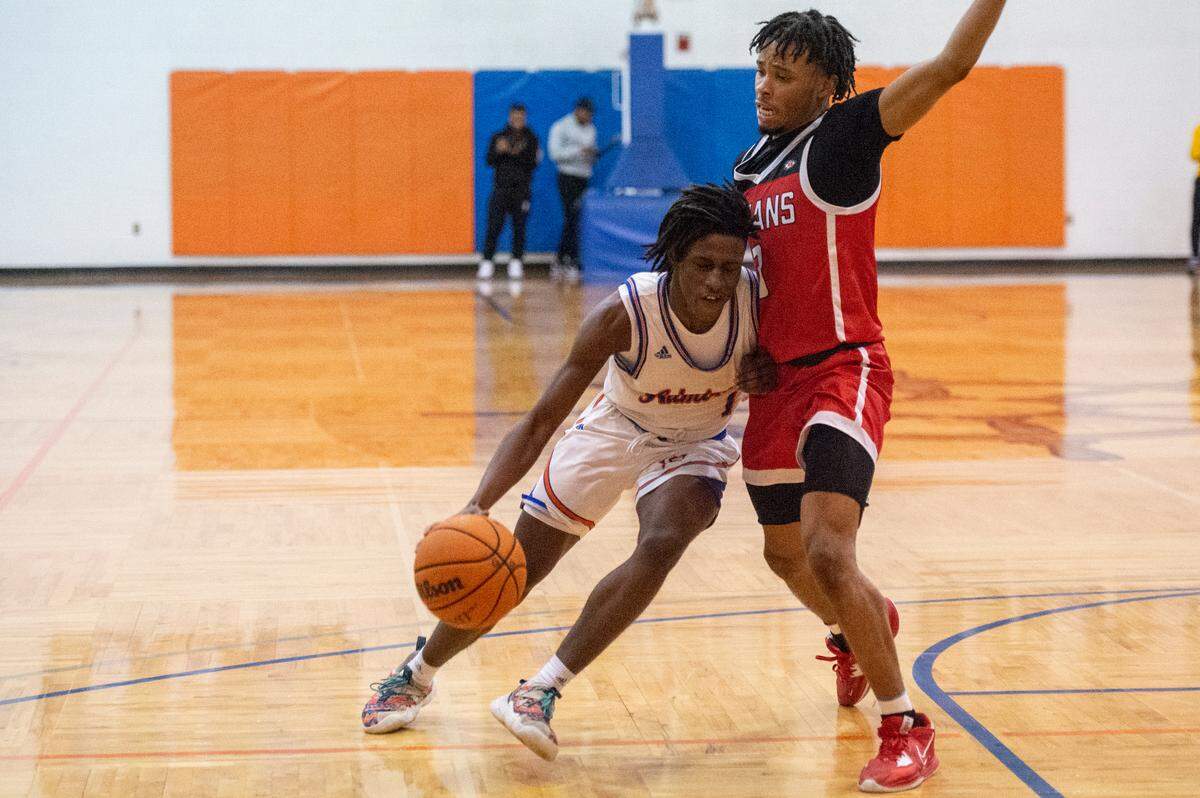 Gulfport’s Kamari Mitchell tries to maneuver past Biloxi’s James Turner during a game against Biloxi at Gulfport High School in Gulfport on Friday, Jan. 13, 2023.