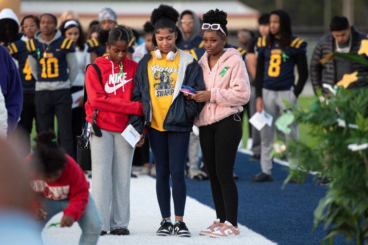 Mourners react during a vigil for Gautier High School student Shermarion Miner at Gautier High School on Thursday, Jan. 16, 2025.