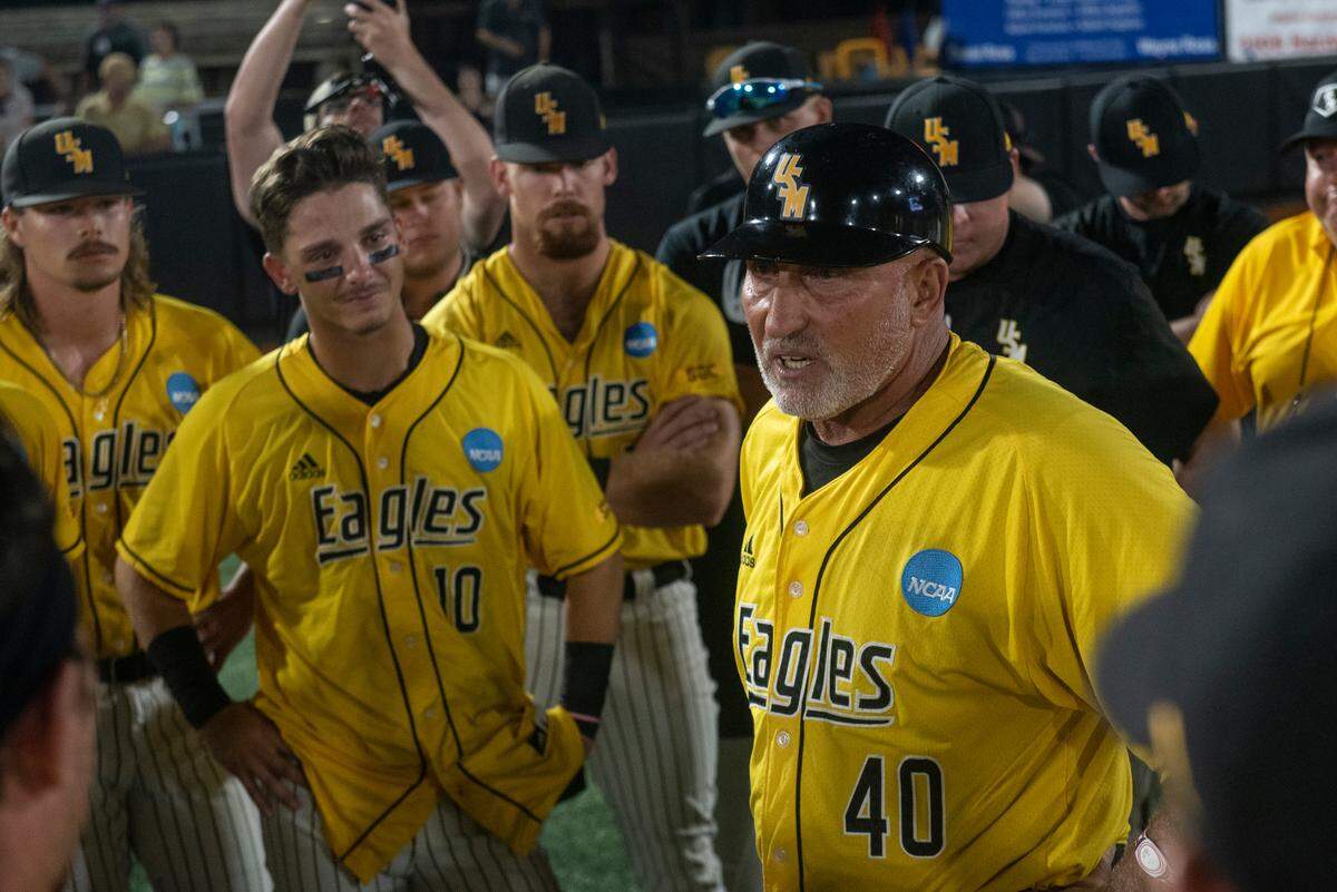Southern Miss Head Coach Scott Berry talks to his players after Southern Miss lost to Tennessee in the NCAA Super Regional at Pete Taylor Park in Hattiesburg on Monday, June 12, 2023. Berry is retiring after the season.