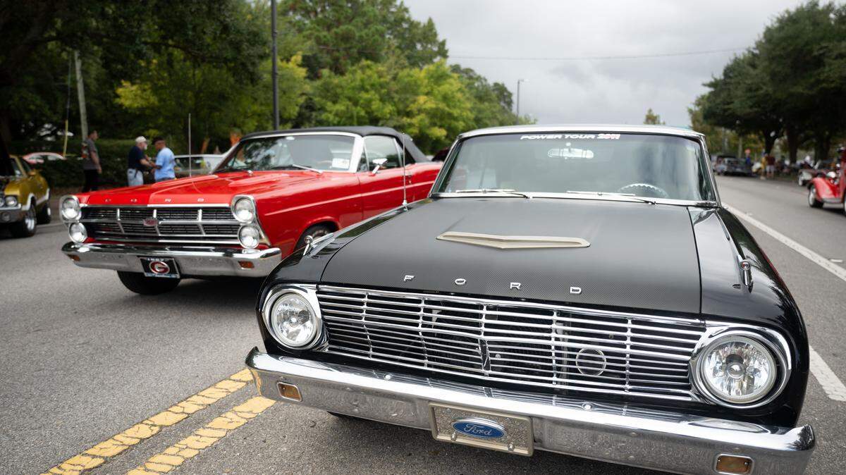 Cars are parked along Main Street during Cruisin’ The River City in Moss Point on Tuesday, Oct. 7, 2025.