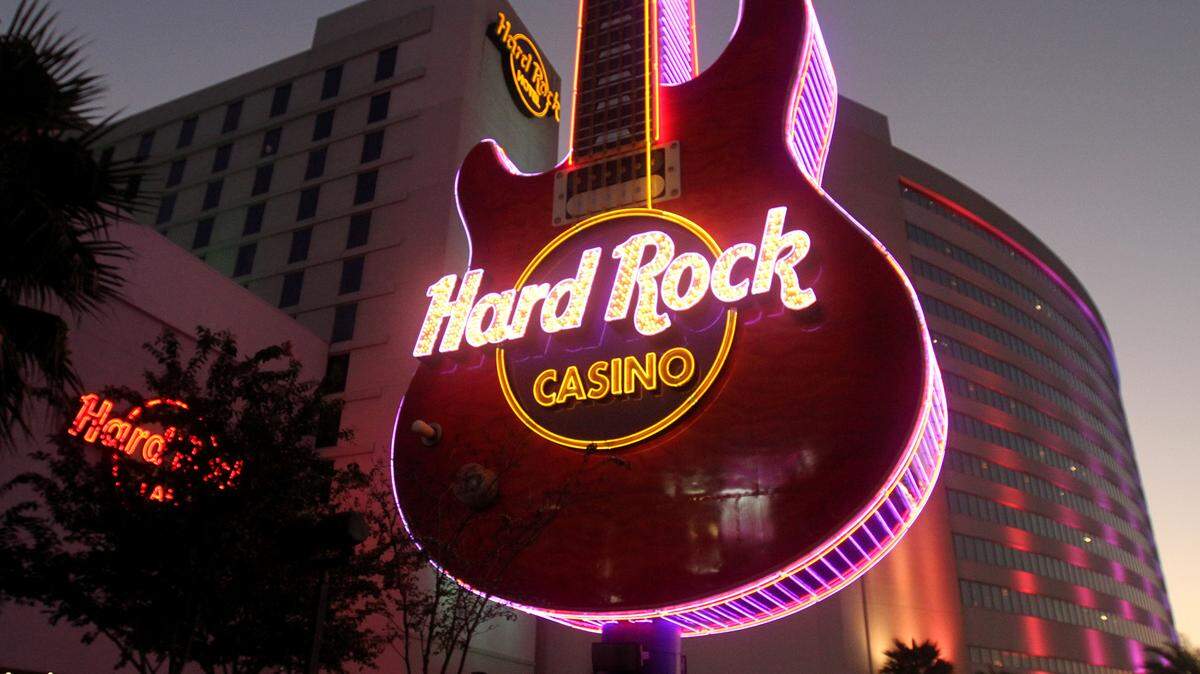 Hard Rock Casino Biloxi has their signature neon guitar to attract attention.
