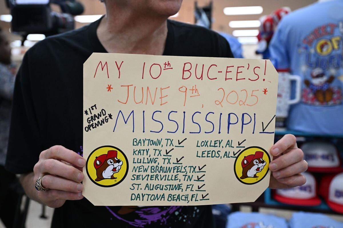 The opening of Mississippi’s first Buc-ee’s attracted fans from far and wide.