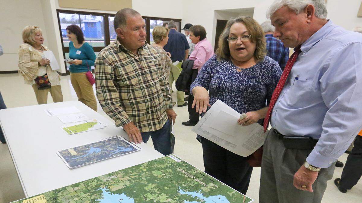 JOHN FITZHUGH/SUN HERALDJim Goff of Vancleave, left, and Cynthia Russell of Ocean Springs talk to Jackson County Supervisor Barry Cumbest about the proposed Lake George Project during an open house meeting at the Vancleave Neighborhood Center on Monday Nov. 17, 2015.