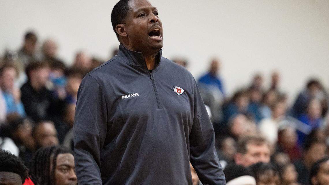 Legendary farewell for legendary coach, 4-7A sweep top Coast basketball playoff results