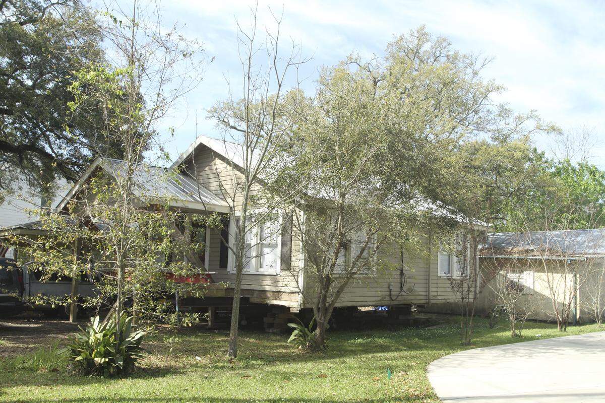 A shed or garage sits behind a house relocated in March 2024 to this Ward Avenue lot in Ocean Springs.