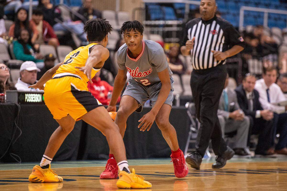 Biloxi’s Duran Parish keeps the ball away from D’Iberville’s Gabriel Wells during Hoopsfest at the Mississippi Coast Coliseum in Biloxi on Saturday, Jan. 29, 2022.