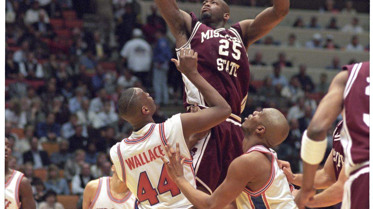 RICH CLARKSON/NCAA PHOTOS 
 Mississippi State's center Erick Damper (25) scores over Syracuse center John Wallace (44) during the 1996 NCAA Tournament semifinal game in the Meadowlands Arena in East Rutherford, NJ. Syracuse defeated Mississippi State 77-69 and moved on to meet Kentucky in the finals.
