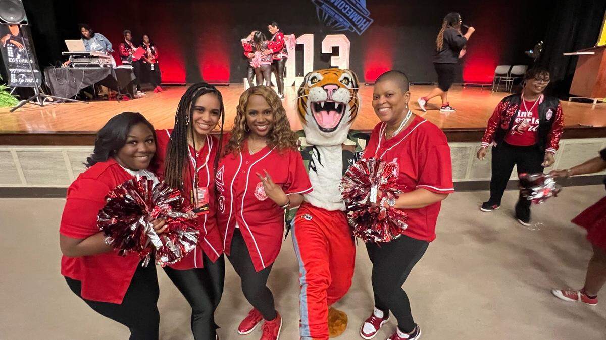 Regional sorority leaders pose at a Delta Sigma Theta Sorority, Inc. event.
