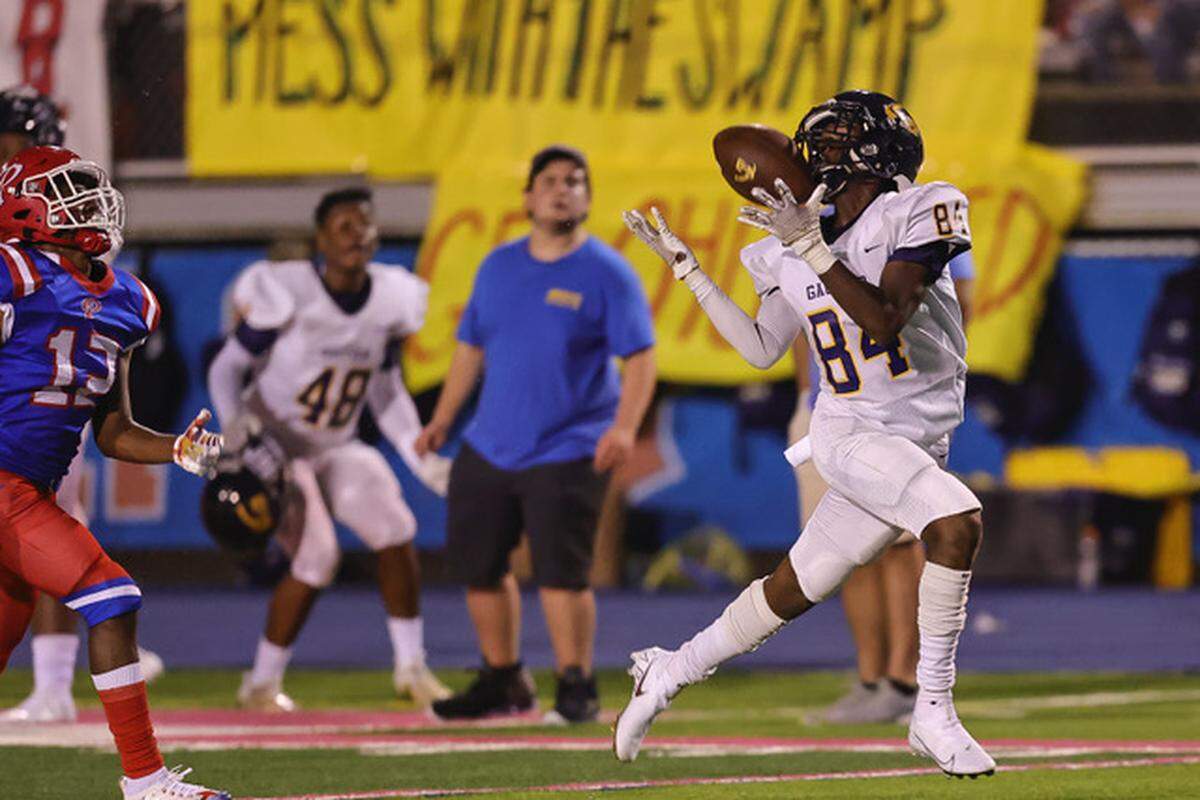 Gautier Gators Dillon Alfred (84) makes a catch and takes it in for a touchdown during the game between Gautier and Pascagoula in Pascagoula September 3, 2021.