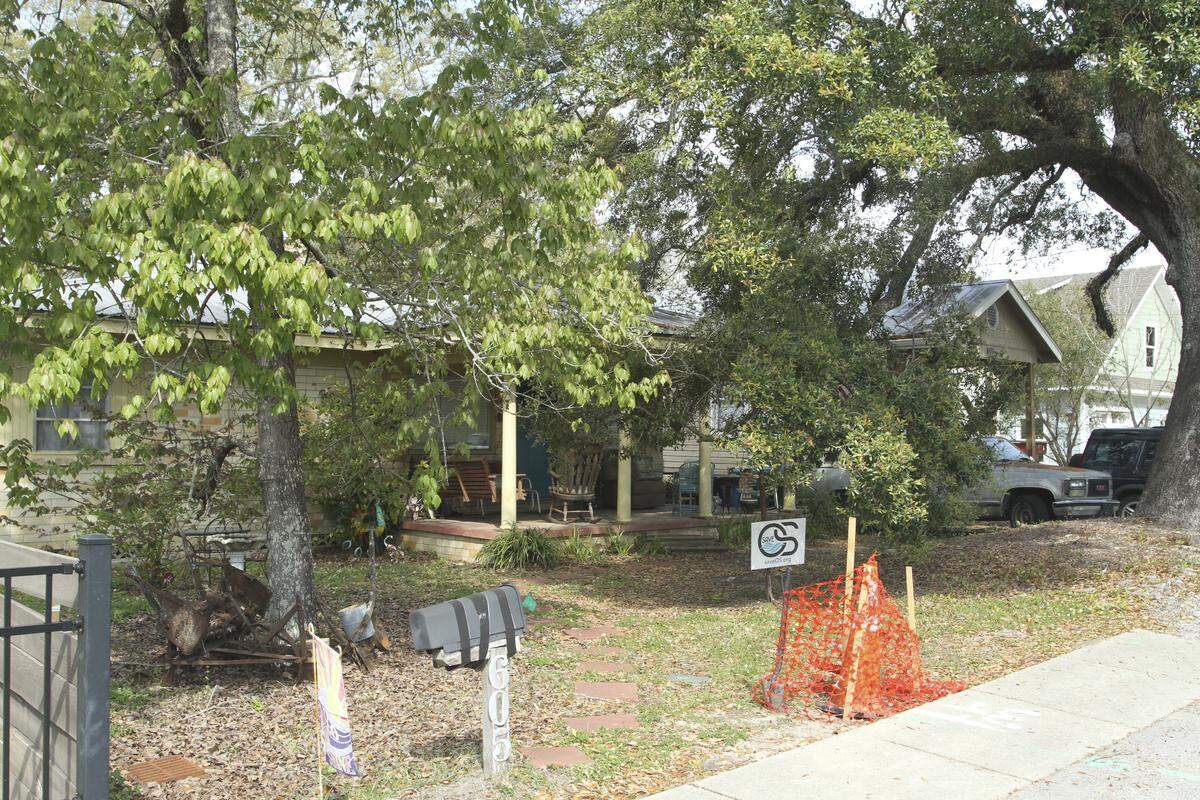 A house relocated to Ward Avenue in Ocean Springs sits to the right of the primary brick home in the foreground. The relocated house has been on the lot without a permit for more than two years, while the matter has been tied up in court.