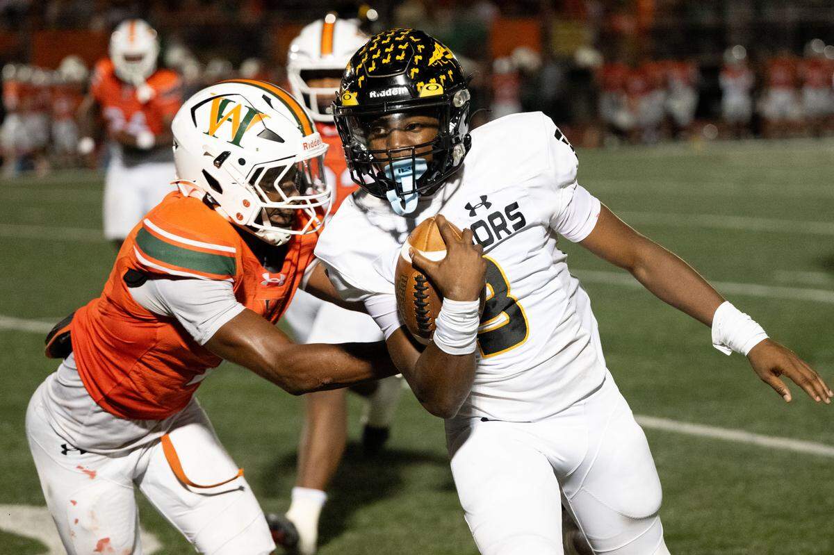 D’Iberville quarterback Jordan Walley (3) scrambles for yards Friday in the Warriors’ win over West Harrison.