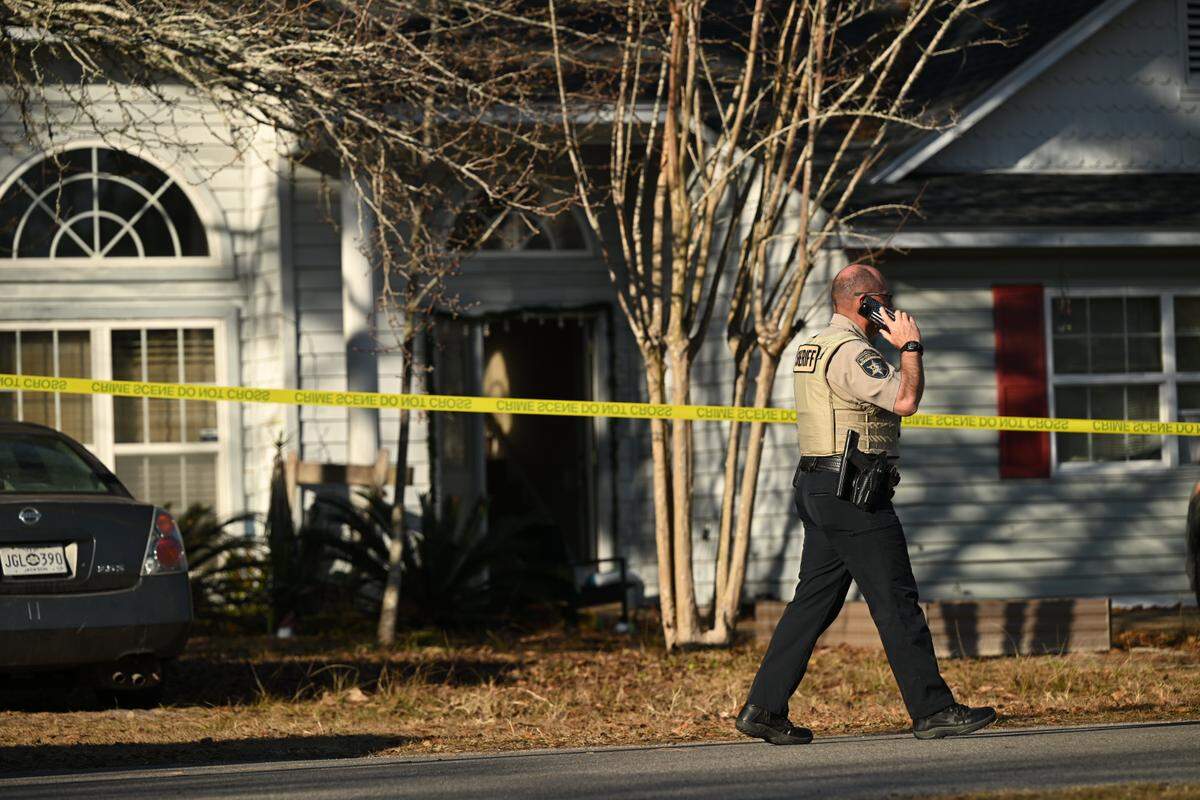 Deputies responded Monday afternoon to 9228 Barnacle Boulevard and found a man had taken a woman hostage, according to authorities.