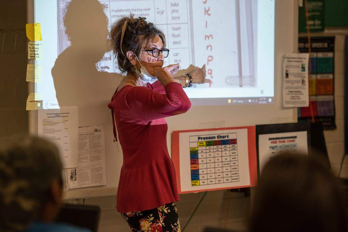Glynda Smith teaches an English as a second language (ESL) class at the Pascagoula Adult Learning Center in Pascagoula on Thursday, Oct. 7, 2021.
