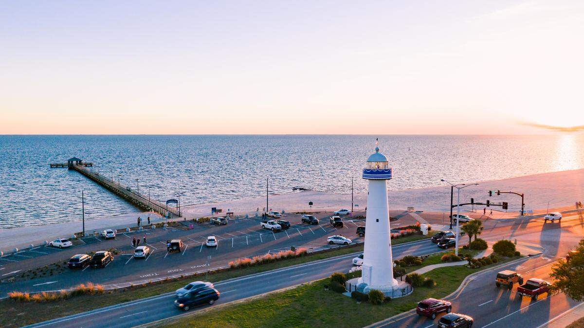 Beach Blvd. is one of the best places to dine outdoors, according to a recent survey.