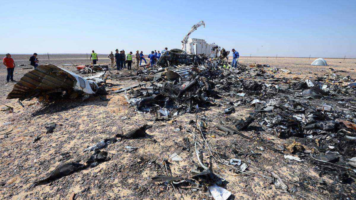 In this Russian Emergency Situations Ministry photo, made available on Monday, Nov. 2, 2015 Russian and Egyptian experts work at the crash site of a Russian passenger plane bound for St. Petersburg in Russia that crashed in Hassana, Egypt's Sinai Peninsula, on Monday, Nov. 2, 2015. A Russian cargo plane on Monday brought the first bodies of Russian victims home to St. Petersburg, from Egypt.(Russian Ministry for Emergency Situations photo via AP)
