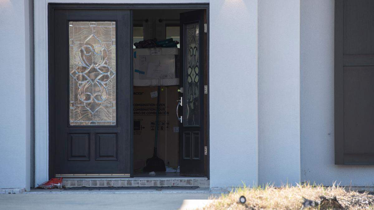 The front door of Biloxi Councilman Robert Deming’s house stands ajar as DEA agents conduct a raid on the home on Thursday, Jan. 26, 2023. Agents would not say specifically what they were looking for or what they found, but agents also conducted raids on several locations of The Candy Shop & Kratom, a kratom store chain owned by Deming.