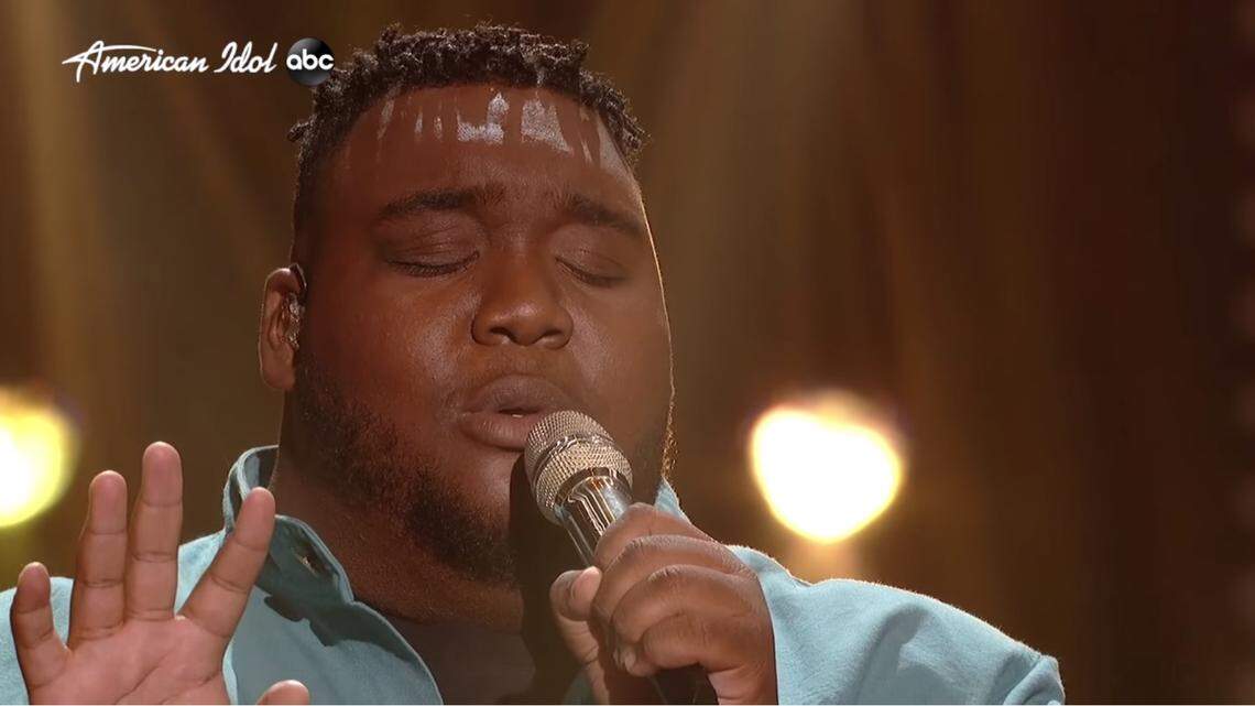 Georgia singer Willie Spence earned a spot in the Top 5 on “American Idol” after stunning fans and judges with his cover of Coldplay’s “Yellow.” 