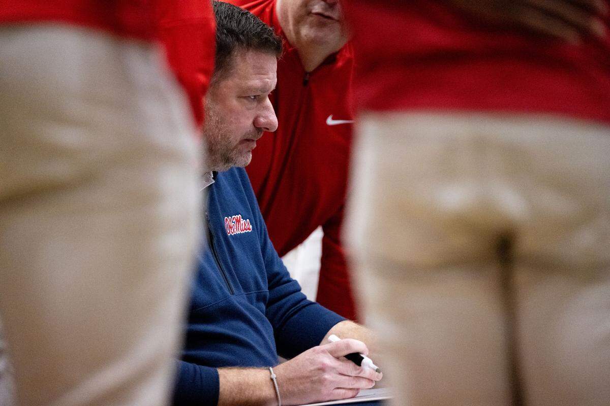 Mississippi head coach Chris Beard talks to his players.