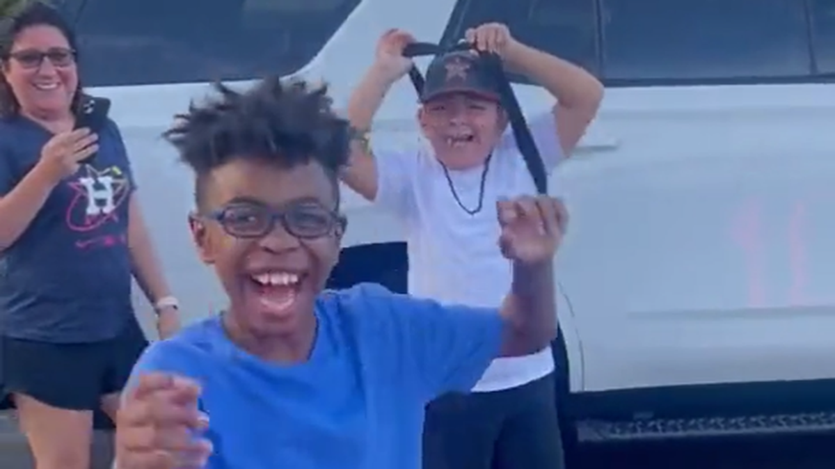 A video showing two internet friends meeting for the first time at Big Play Entertainment Center in Biloxi went viral on TikTok.