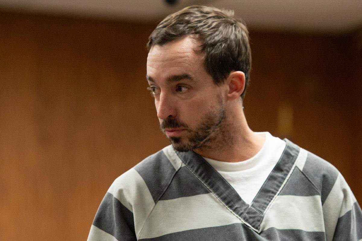 Alan Moran walks into court for his revocation hearing at Harrison County Circuit Court in Gulfport on Thursday, Dec. 19, 2024. Moran is accused of stalking a teen, violating his probation.