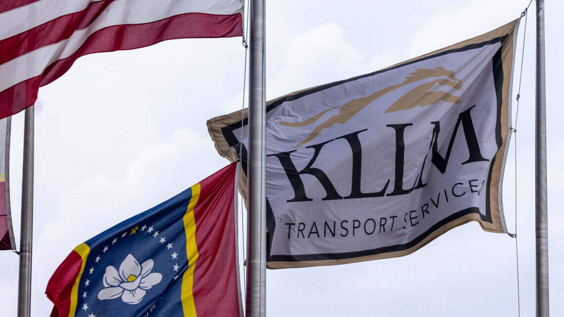 Mississippi company accused of discrimination against women in truck driver training