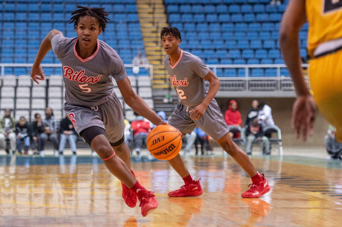Biloxi’s Rayjaun Daniel dribbles the ball down the court during Hoopsfest at Mississippi Coast Coliseum in Biloxi on Saturday, Jan. 29, 2022.