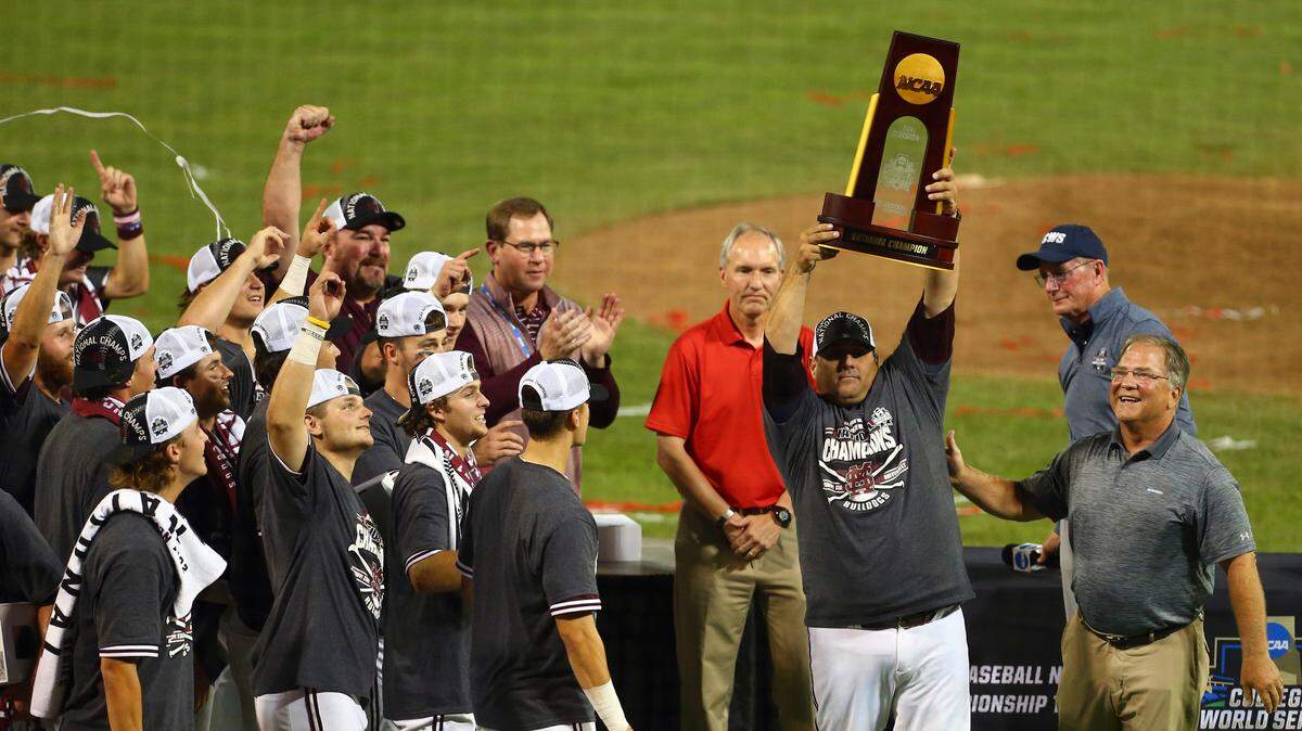Mississippi State head coach Chris Lemonis lifts the NCAA championship trophy after winning the College World Series 9-0 against Vanderbilt in the deciding Game 3 Wednesday, June 30, 2021, in Omaha, Neb. (AP Photo/John Peterson)