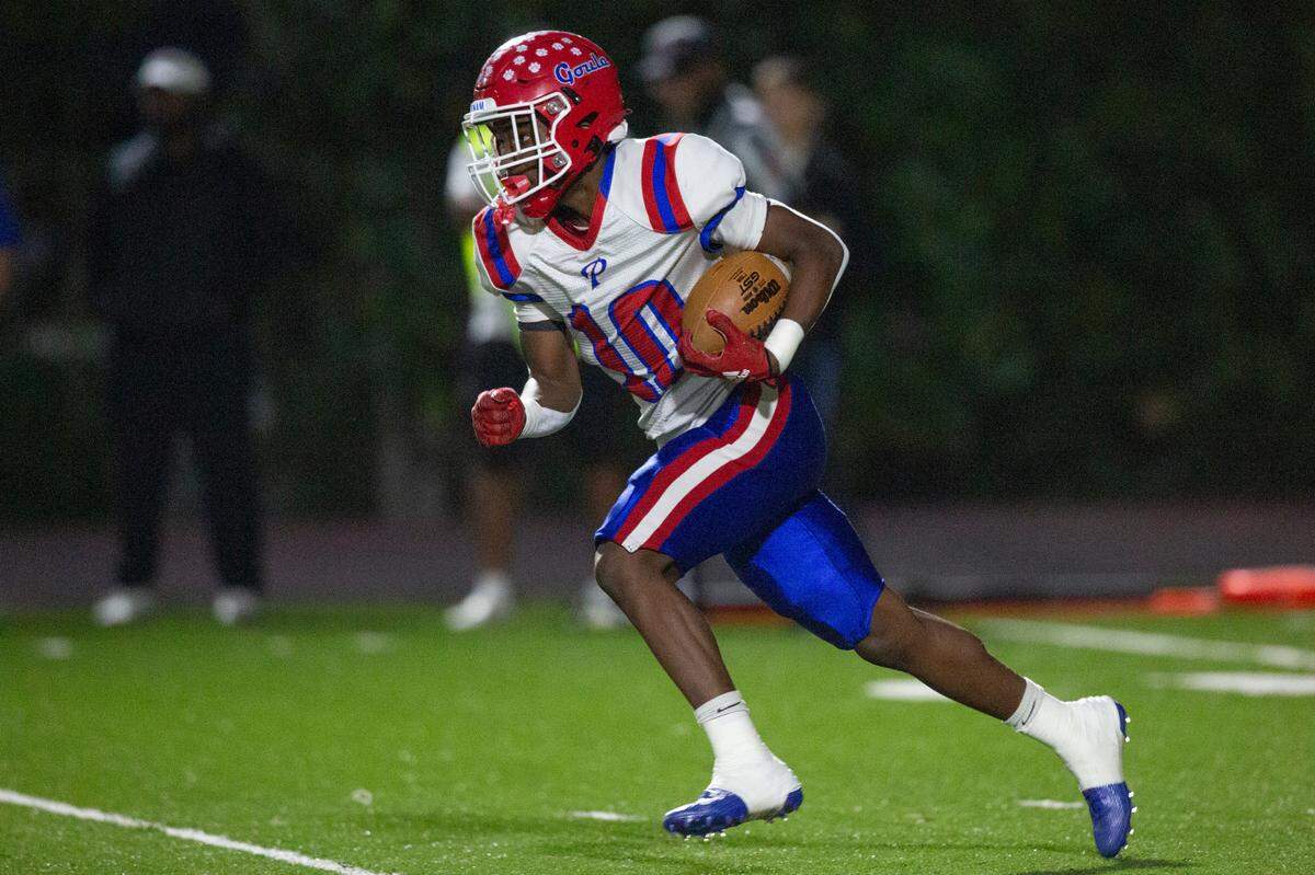 Pascagoula’s Amarie Jackson runs the ball during a playoff game at Lee-Triplett Stadium in Picayune on Friday, Nov. 17, 2023.