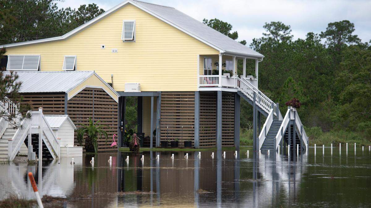 Scenes from Hurricane Francine: Floods, damage & downed trees from Louisiana to South MS
